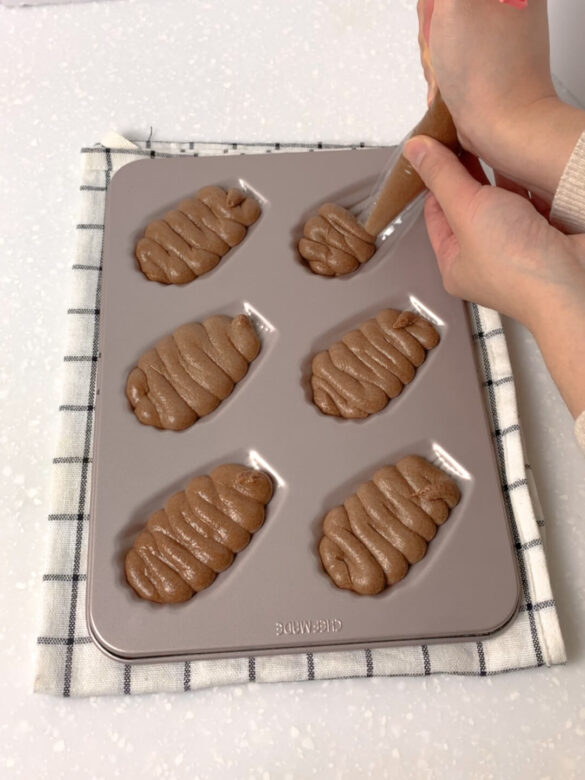瑪德蓮食譜做法：巧克力入模