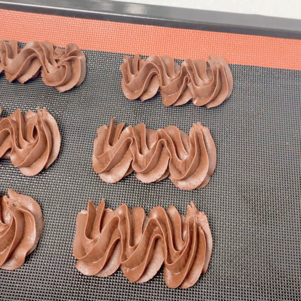巧克力維也納酥餅做法：擠花