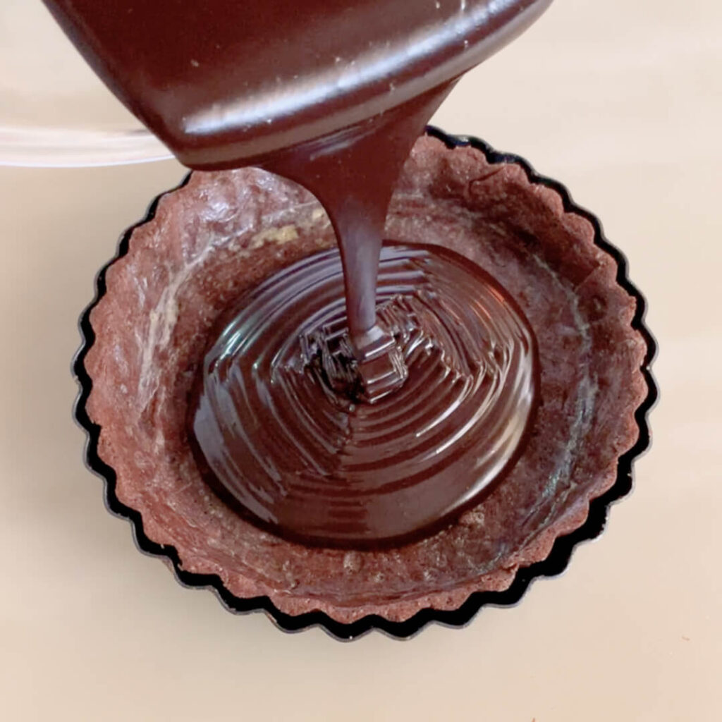 生巧克力塔做法：填入巧克力餡