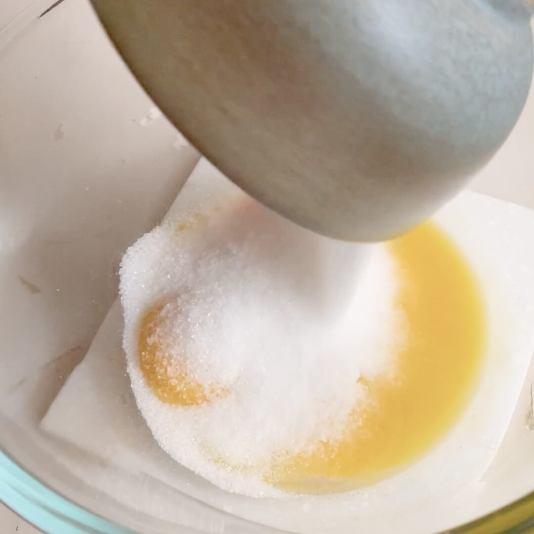 提拉米蘇做法：蛋黃加糖