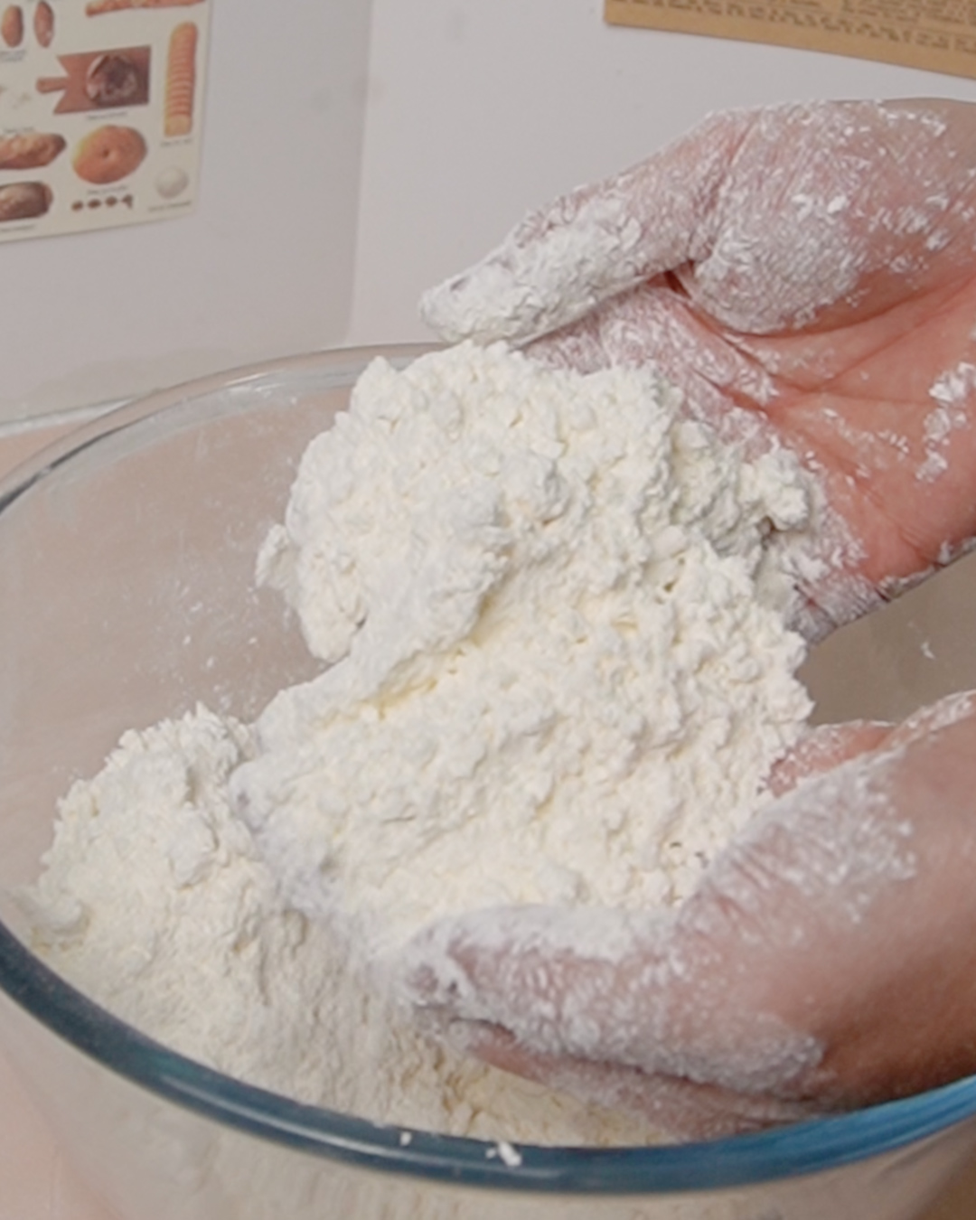 蔓越莓司康食譜：將奶油搓成砂礫狀