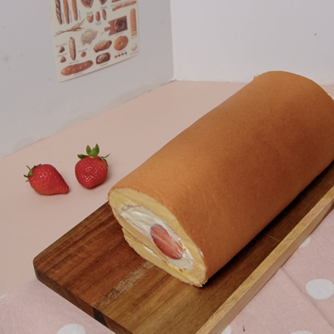草莓蛋糕捲做法：冷藏定型