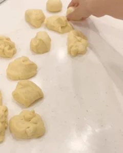麵團分割成每個45g的小麵團